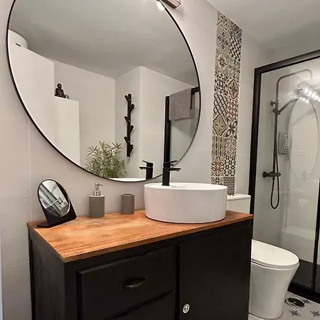 Апартаменти Torre De La Roca Industrial69